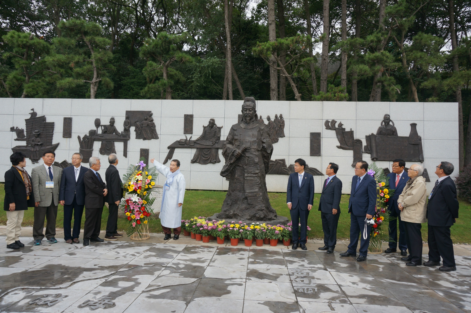 1508812854189001.jpg 2017.10.15韩国庆州崔氏中央宗亲会来扬举行祭享先祖崔致远活动2.jpg