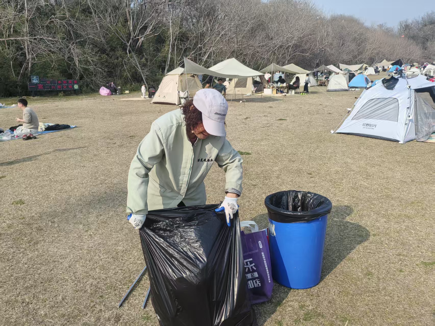 美化风筝广场环境 优化旺季服务保障 照片2.jpg